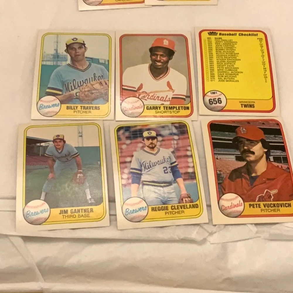 Bundle of Baseball Cards Lot 219
